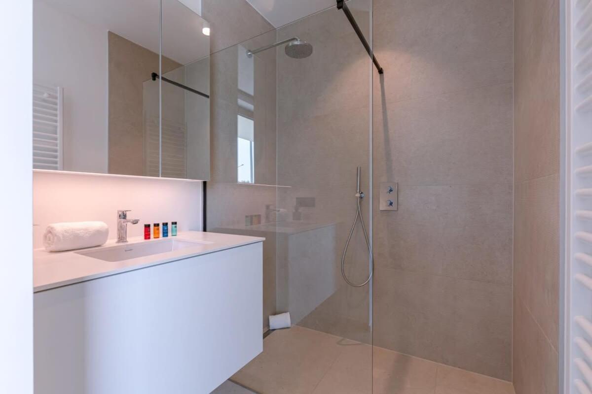 New, Luxurious And Modern Apartment With Private Parking Koksijde Exterior foto